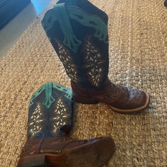 Lucchese boots https://www.lucchese.com/products/amberlyn-sienna-navy - Picture 2 of 4